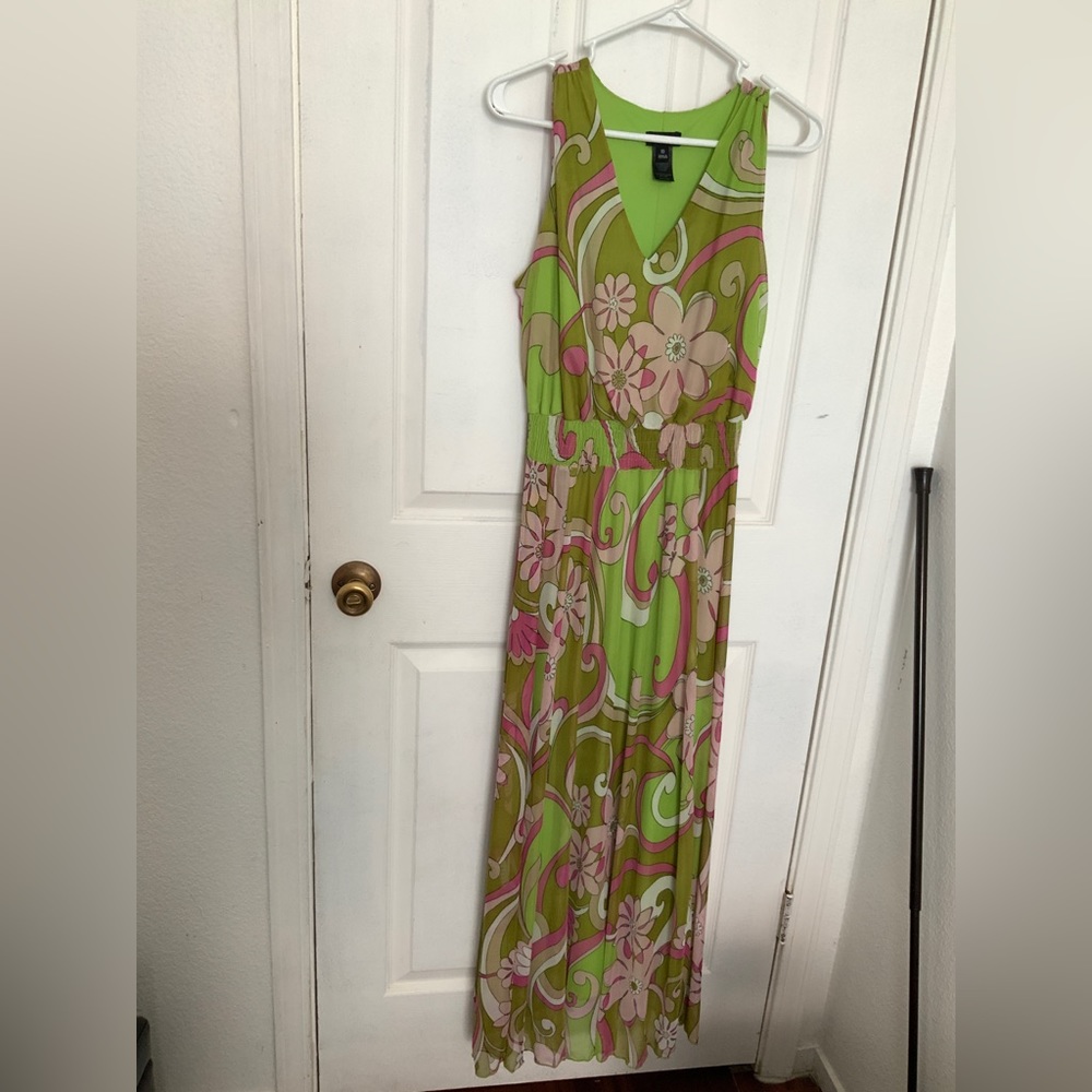 I really like this dress it’s very comfortable, colorful and refreshing